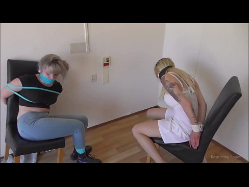 ❤️ Atkarīga / sasietas un ar aizliktām mutēm / damsel in distress Porno pie mums ❤