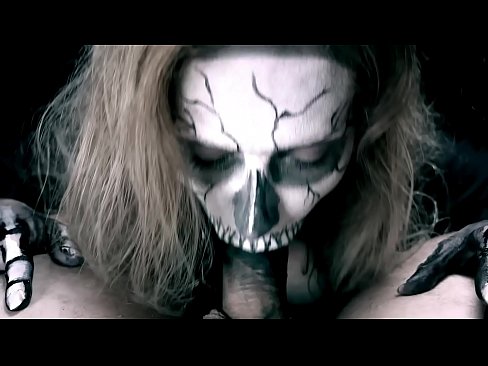 ❤️ Demoniska meitene sūc locekli ar savu melno muti un norij spermu. Porno pie mums ❤